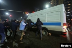 Задержания протестующих. Алматы, 4 января 2022 года