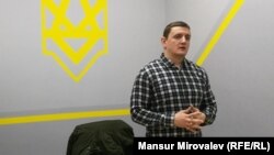 Владислав Соболевски, воен ветеран од Донбас и активист на екстремно десничарската партија Национален корпус, во неговата канцеларија во Харков во 2018 година. Тој сега живее во Киев.