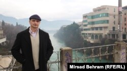 Predajom ikona sveštenicima SPC-a, Mostarac Nedžad Jašarević (na slici) ispunio je želju svog rahmetli oca Ramiza, koji je te ikone i spasio.