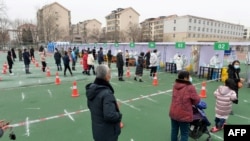 Red za testiranje na korona virus u Tjenđinu, 12. januar 2022.
