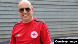 Adrian Armășelu este manager pentru prim ajutor în cadrul Crucii Roșii. Fiecare dintre noi poate salva o viață, spune acesta.