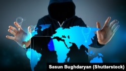 „Această operațiune arată că întotdeauna rămân urme, că nimeni nu este de negăsit, nici măcar online”, a spus Stan Duijf, de la Poliția Națională Olandeză. 