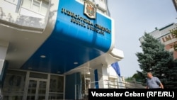 Judecătorii solicită ca la intrarea în toate sediile judecătorești să fie instalate detectoare de metale.