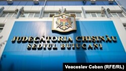 Potrivit portalului instanțelor judecătorești, în total în R. Moldova sunt circa 380 de judecători.