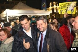 Кирил Петков и Христо Иванов на протеста