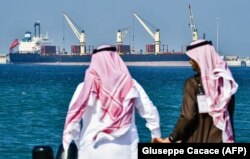 ნავთობის სუპერტანკერი საუდის არაბეთის აღმოსავლეთ სანაპიროსთან.