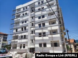 Vendi i ndërtimit të një objekti banesor në rrugën "Luja Braja" në Mitrovicën e Veriut, korrik 2022.