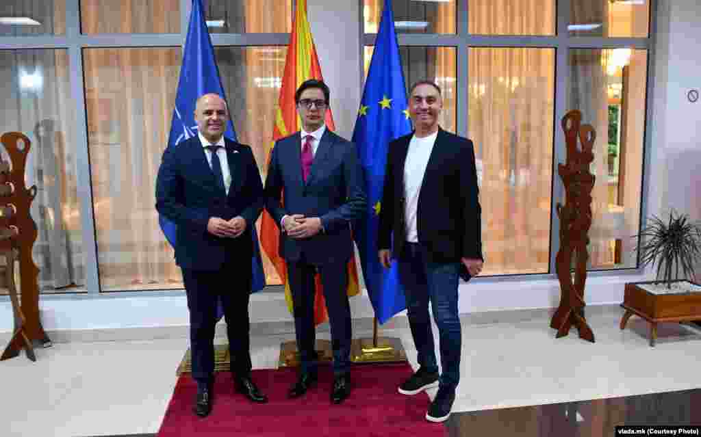 Прием во Клубот на пратеници по повод &bdquo;почнувањето на преговорите со ЕУ&ldquo;, Скопје 20 јули 2022 - Премиерот Димитар Ковачевски, претседателот Стево Пендаровски и вицепремиерот Артан Груби