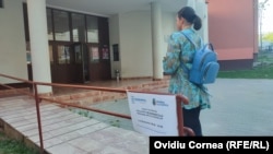 Centrele de recenzare fixe sunt deschise de luni până duminică.