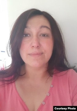 Iva Tadić pretpostavlja da je razlog što država ne donosi neko cjelovito rješenje u tome što se unazad 15 godina pomoćnike u nastavi sa 85 posto sredstava financira iz nepovratnih europskih sredstava