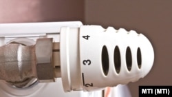 A csökkentett gáz- és áramár csak az átlag magyar háztartás fogyasztásáig marad érvényben, aki e fölött fogyaszt, az a piaci árat fizeti 2022. augusztus elsejétől. 