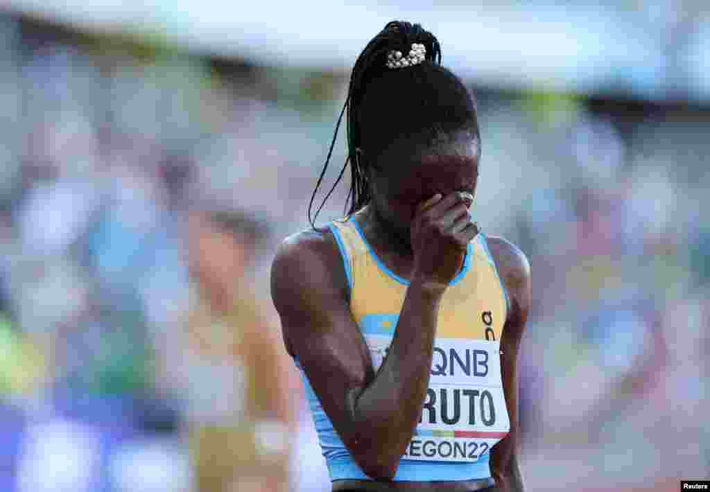 Джеруто после финиша. Нора Джеруто и еще две кенийские атлетки, Дэйзи Джэпкимэй и Каролин Кипкируи, вошли в сборную Казахстана в 2018 году после того, как их не включили в команду Кении. Сначала их пригласили в клуб &laquo;Алтай Атлетикс&raquo; в Усть-Каменогорске, созданный по инициативе акима Восточно-Казахстанской области Даниала Ахметова, который является главой национальной Федерации легкой атлетики. После переезда кениек в Усть-Каменогорск им предоставили казахстанское гражданство. В соответствии с правилами Международной ассоциации легкоатлетических федераций (World Athletics), сменившие гражданство спортсмены в течение трех лет не допускаются к международным состязаниям. После трехлетнего &laquo;карантина&raquo; они могут выступать под флагом страны, которая их натурализовала