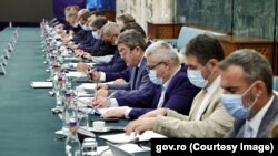 În 25 iulie, rectorii de la mai multe universități și reprezentanți ai consorțiilor universitare s-au întâlnit la Palatul Victoria cu premierul Nicolae Ciucă, care este acuzat de un posibil plagiat în lucrarea de doctorat. 