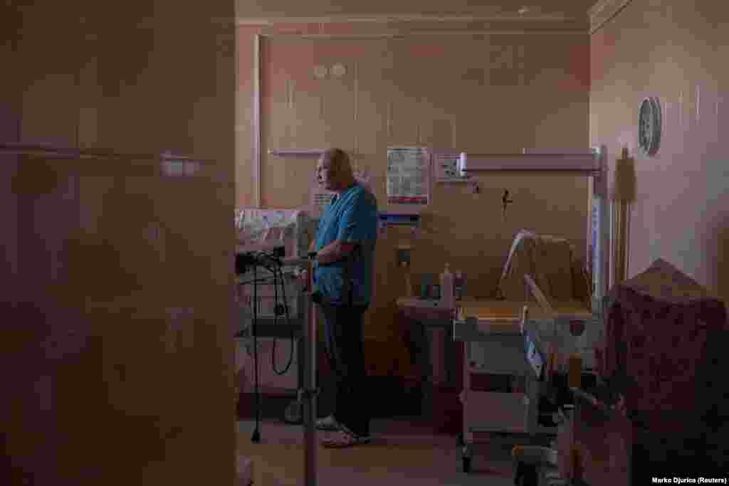 Mjeku Ivan Tsyhanok ka parë nga afër se si stresi dhe ankthi i shkaktuar nga lufta ndikojnë te pacientët e tij. &ldquo;Kjo punë është një proces që nuk mund të ndalet&rdquo;, thotë ai.