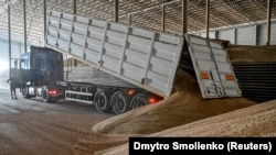 Dacă va fi aprobată hotărârea de urgență a UE, cerealele ucrainene vor putea tranzita Europa de est atâta timp cât produsele nu vor mai intra pe piețele locale. 