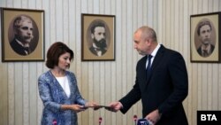 Председателката на ПГ на ГЕРБ-СДС Десислава Атанасова и президентът Румен Радев