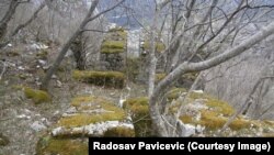 Ostaci temelja žičare koju je gradila austro-ugarska vojska iznad Kotora 1916.godine , foto : privatna arhiva Radojica Pavićević