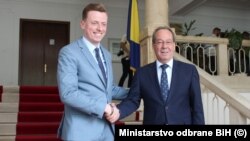 Izvjestitelj za zapadni Balkan u Parlamentu Njemačke Adis Ahmetović (lijevo) i ministar odbrane BiH Sifet Podžić, Sarajevo, 12. jula 2022