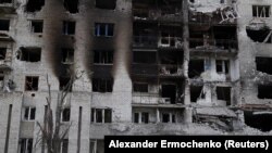 Bloc de locuințe distrus de armata rusă la Popasna, Ucraina, 26 mai 2022.