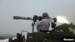 Ukrajinske trupe prošle su obuku sa NLAW (lako protutenkovsko oružje nove generacije) koje je isporučila Britanija kako bi ojačala odbranu Kijeva. Oko 40 vojnika učestvovalo je u petodnevnom kursu, prije nego što su se razišli po jedinicama diljem zemlje kako bi obučavali druge.