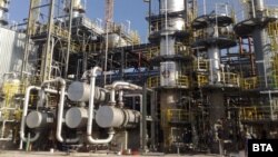 Рафинерията "Лукойл - Нефтохим" в Бургас.