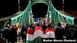 Budapesten tüntetnek a Pride betiltása ellen 2025. március 25-én