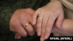 De când Kremlinul a anunțat mobilizarea, în urmă cu mai puțin de șase săptămâni, aproape fiecare regiune din țară a înregistrat o creștere a numărului de căsătorii.