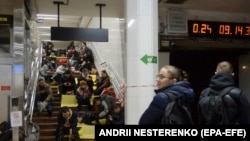 Киев, засолнети во метро