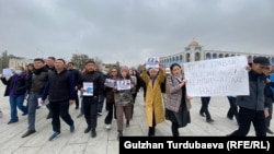 Участники акции протеста в Бишкеке. 24 октября 2022 года