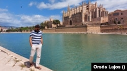 Gyerekkorában sok csibészségben benne volt. Azt mondja, nem sok választotta el attól, hogy börtönbe kerüljön