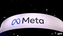 După ce Meta a fost acuzată de implicarea în alegerile americane din 2016, Zuckerberg a decis să implice factcheckeri din firme terțe. Acum, înaintea unui nou mandat Trump și sub presiunea republicanilor, Zuckerberg a decis să renunțe la acest tip de moderare (foto de arhivă)