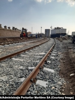 Infrastructura feroviară deficitară este un alt motiv pentru care Portul Constanța nu a putut prela atât de multe cereale cât și-ar fi dorit statul ucrainean.