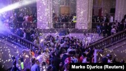 Studentski prednovogodišnji maskenbal na Fakultetu tehničkih nauka usred pandemije korona virusa u Beogradu, Srbija (26. decembar 2021.)