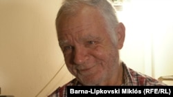 Kálmán tizenhat évvel ezelőtt került rabszolgasorba. Az első családtól másfél év után szökött meg, de néhány hét múlva újra csicska lett belőle