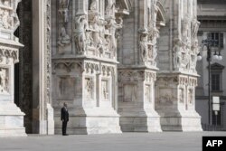 Концертът на Андреа Бочели на 12 април 2020 г. пред катедралата в Милано