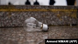 Një poç elektrik gjatë një proteste në Prishtinë kundër shtrenjtimit të rrymës. Fotografi nga arkivi.