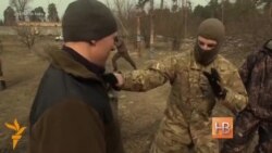 Voluntarii din armata ucraineană încep antrenamentele