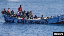 Мигранти, пристигащи в Испания.