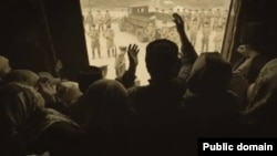 Кадр из фильма «Хайтарма», в котором показана депортация крымских татар.