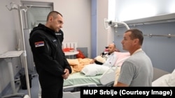 Aleksandar Vulin, ministar unutrašnjih poslova u posjeti povređenim policajcima, 17. septembra 2022. 