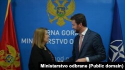 Ambasadorka SAD u Podgorici Dzudi Rajzing Rajnke i minitar odbrane Crne Gore Raško Konjević (Podgorica, 29. avgust 2020)