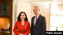 Presidentja e Kosovës, Vjosa Osmani dhe shefi i NATO-s, Jens Stoltenberg.