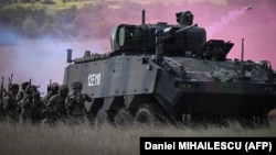 Imagine generică – un exercițiu al militarilor români și francezi, din Grupul de Luptă NATO de la Cincu.