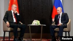 Presidenti turk, Recep Tayyip Erdogan, dhe ai rus, Vladimir Putin. Fotografi nga arkivi. 