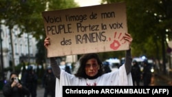 Folytatódnak a hidzsábtüntetések Iránban és világszerte