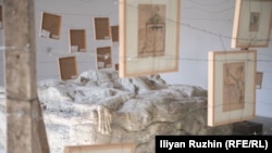 Изложбата представи и скулптурата "Покаяние" на Андрей Врабчев - паметник на жертвите на комунизма, създаден от "претворените тела на живи съвременници".