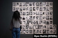 Портретни снимки на художничките.