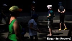 Disa fëmijë duke kaluar kohë së bashku në një jetimore. Fotografi ilustruese nga arkivi.