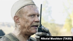 Режиссер и актер Никита Михалков на съемках фильма "Утомленные солнцем"