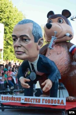 Костадин Костадинов в очите на артистите от карнавала